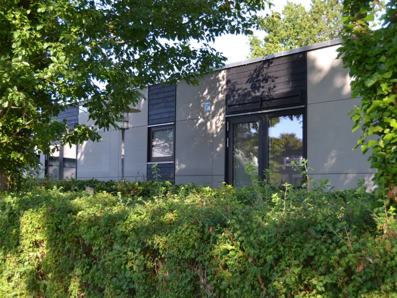 Facaden på bygning 2 ved Columbus Skolen bygget i Flexicubes®