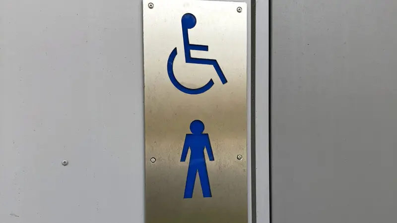 Toiletskilt fra toiletbygning til vejdirektoratet leveret af Flex Modul